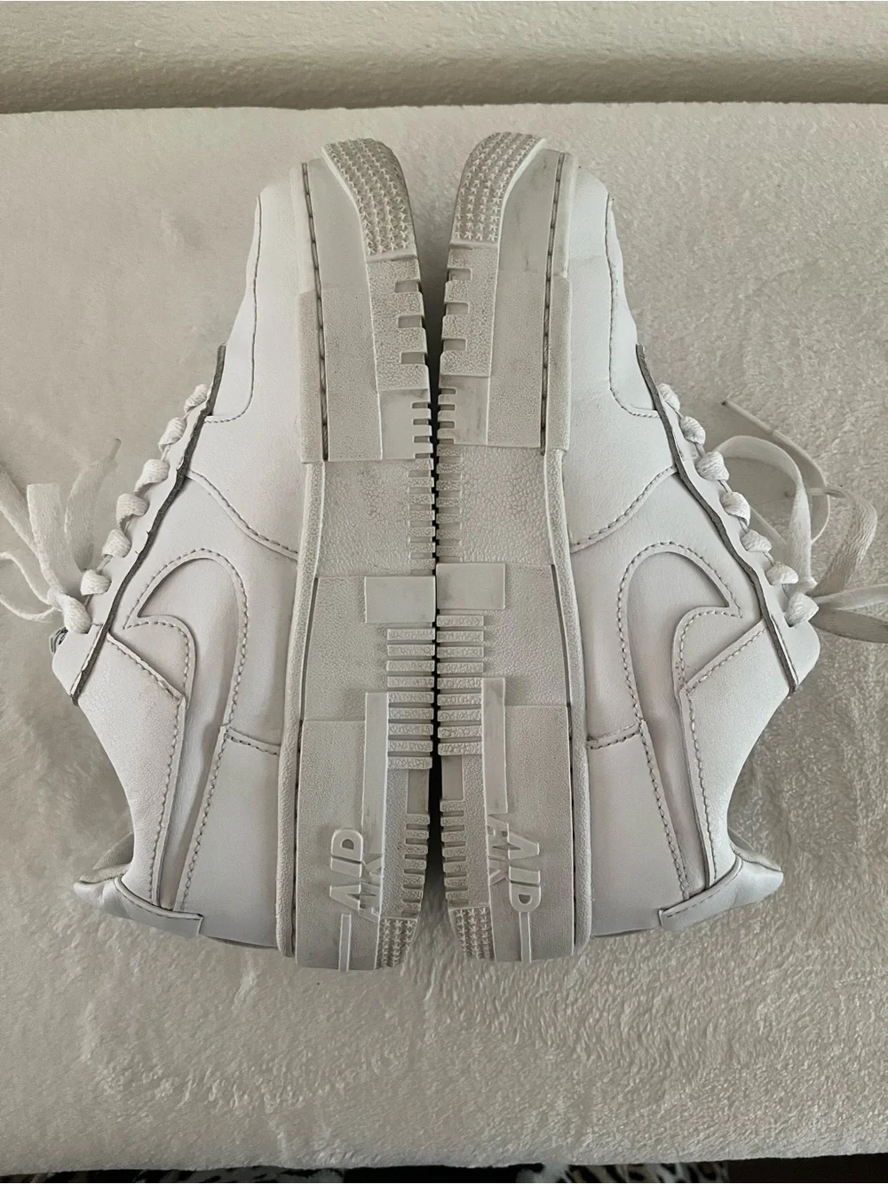 Nike White Leather Girls Low Profile Sneakers 5